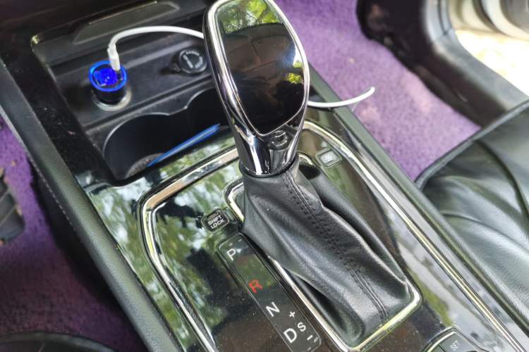 Used Dongfeng Fengon 580 2018 1.5T CVT Luxury Model Gear Lever