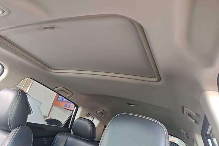 Used Dongfeng Fengon 580 2018 1.5T Manual Luxury Model Headliner