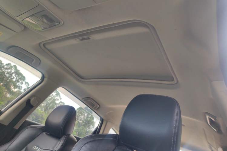 Used Dongfeng Fengon 580 2018 1.5T Manual Luxury Model Headliner