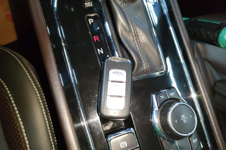 Used Dongfeng Fengon 580 2018 1.5T CVT Luxury Model Interior 1