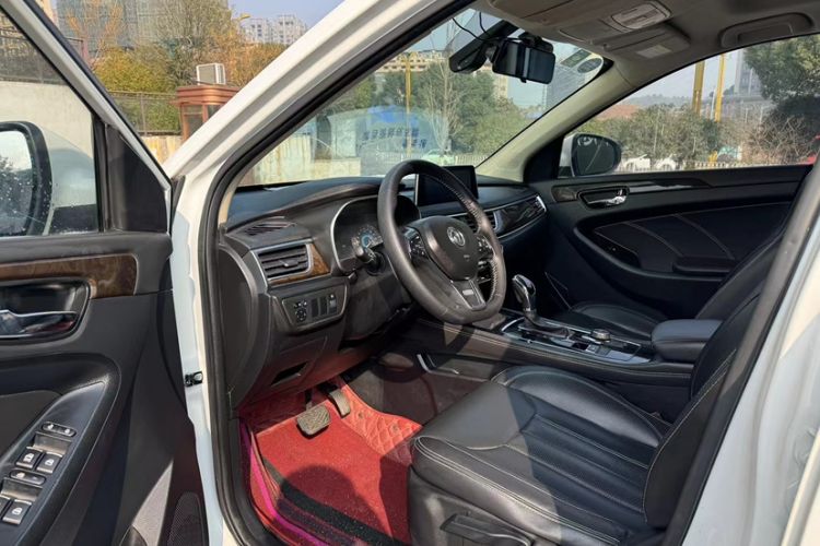 Used Dongfeng Fengon 580 2018 Revised Version 1.5T CVT Luxury Edition Interior 2