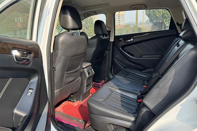 Used Dongfeng Fengon 580 2018 Revised Version 1.5T CVT Luxury Edition Interior 3