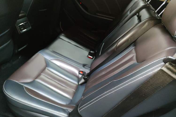 Used Dongfeng Fengon 580 2018 1.5T CVT Luxury Model Interior 4