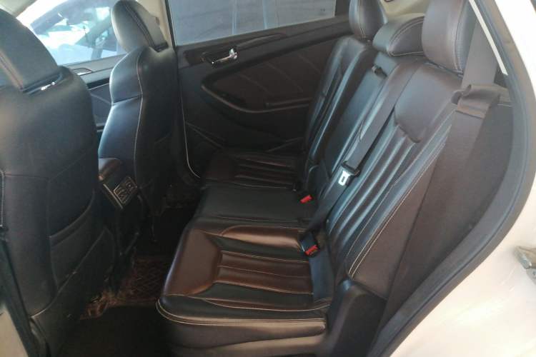Used Dongfeng Fengon 580 2018 1.5T CVT Luxury Model Interior 4