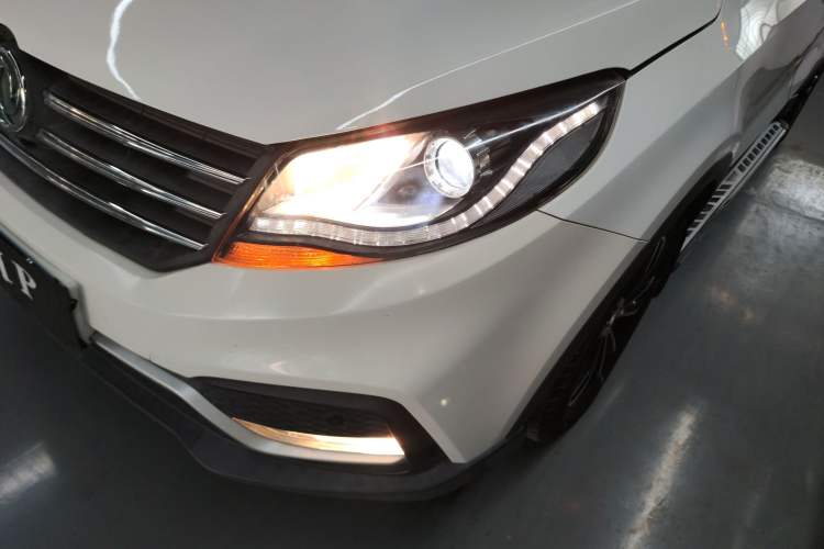 Used Dongfeng Fengon 580 2018 1.5T CVT Luxury Model Left Front Headlight