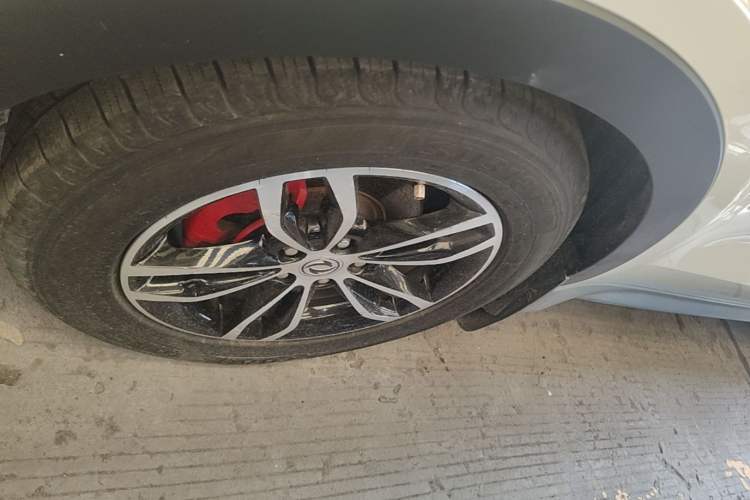 Used Dongfeng Fengon 580 2018 1.5T CVT Smart Connectivity Version Left Front Wheel Hub