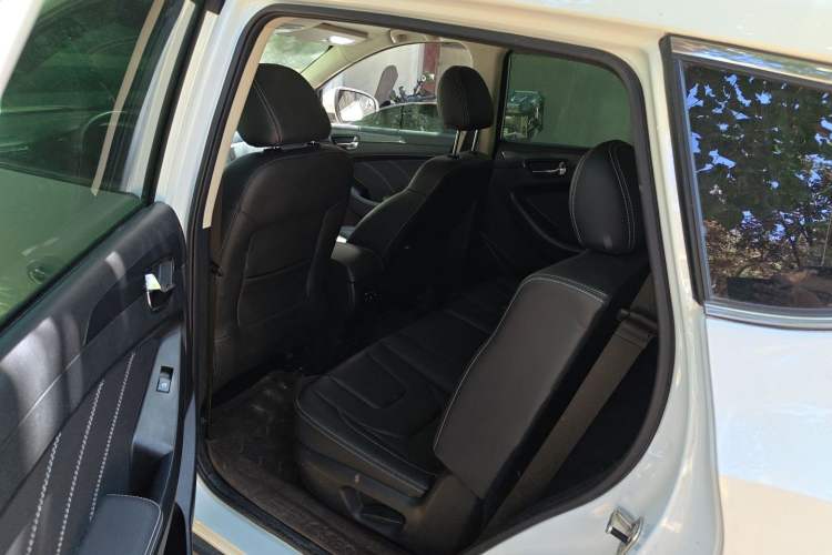 Used Dongfeng Fengon 580 2018 Revised Version 1.8L Manual Comfort Edition Left Rear Seat