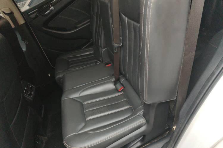 Used Dongfeng Fengon 580 2018 Revised Version 1.5T CVT Luxury Edition Left Rear Seat
