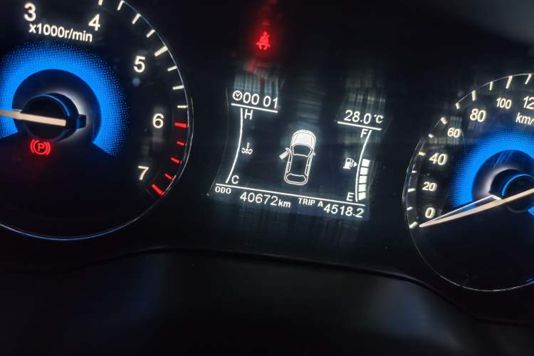 Used Dongfeng Fengon 580 2018 1.5T Manual Luxury Model Odometer Close Up