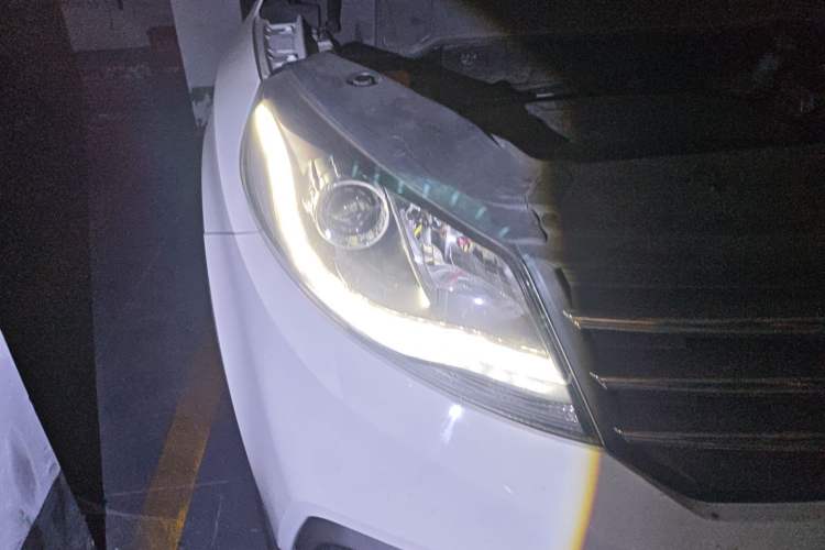 Used Dongfeng Fengon 580 2018 1.5T Manual Luxury Model Right Front Headlight