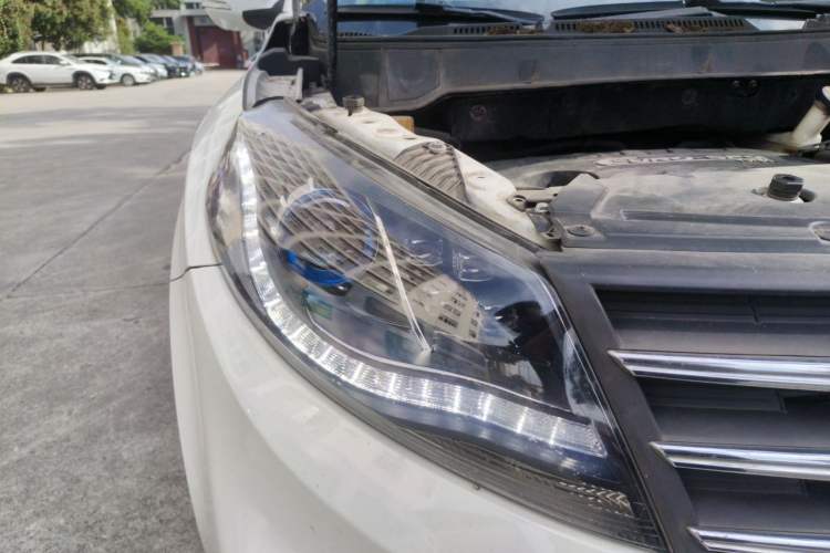 Used Dongfeng Fengon 580 2018 1.5T CVT ZhiShang Version Right Front Headlight