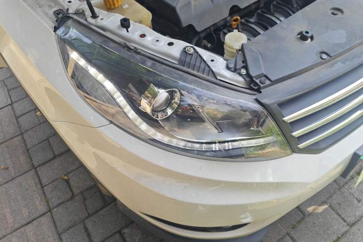 Used Dongfeng Fengon 580 2018 1.8L Manual Comfort Model Right Front Headlight