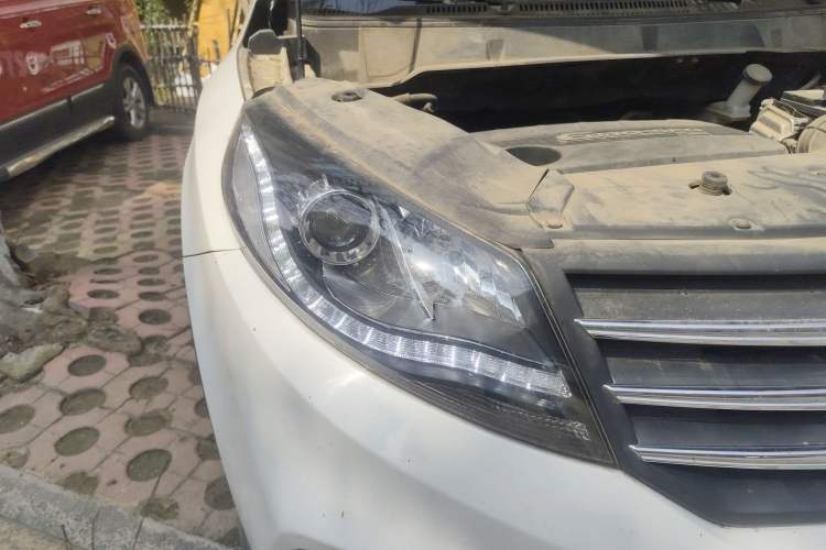 Used Dongfeng Fengon 580 2018 Revised Version 1.5T Manual Luxury Edition Right Front Headlight