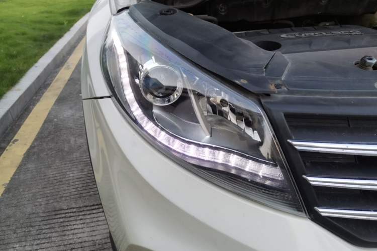 Used Dongfeng Fengon 580 2018 1.5T CVT Luxury Model Right Front Headlight