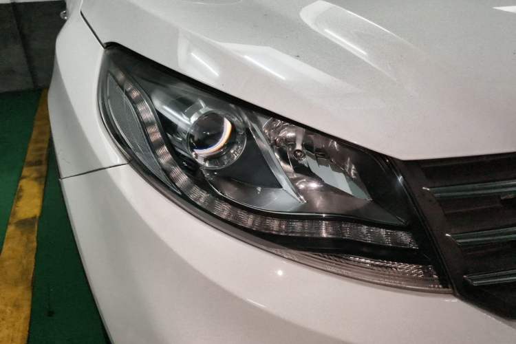 Used Dongfeng Fengon 580 2018 1.5T Manual Luxury Model Right Front Headlight