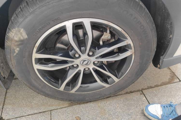 Used Dongfeng Fengon 580 2018 1.5T Manual Luxury Model Right Front Wheel Hub