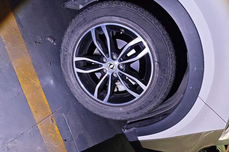 Used Dongfeng Fengon 580 2018 1.5T Manual Luxury Model Right Front Wheel Hub