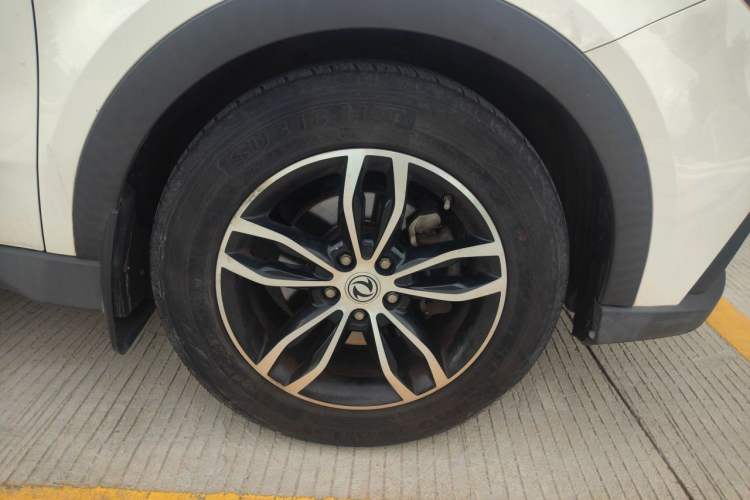 Used Dongfeng Fengon 580 2018 1.5T Manual Luxury Model Right Front Wheel Hub