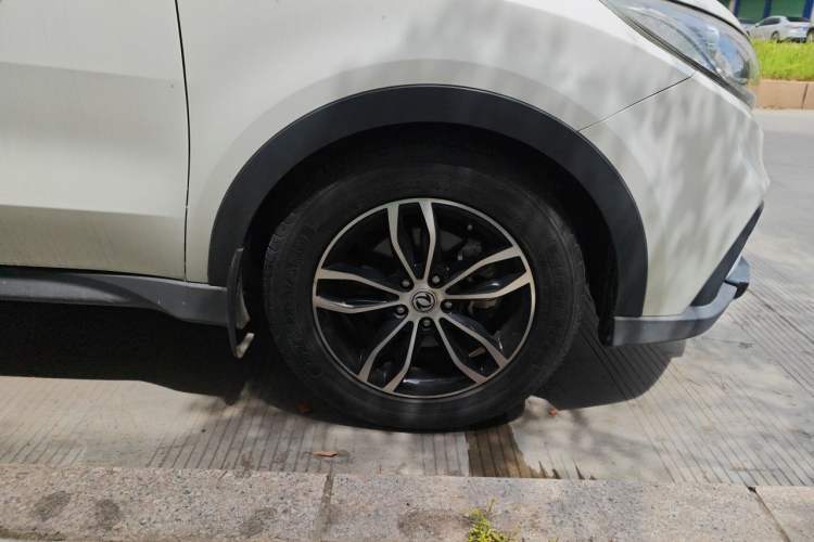 Used Dongfeng Fengon 580 2018 1.5T Manual Luxury Model Right Front Wheel Hub