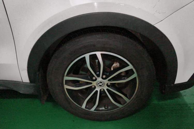 Used Dongfeng Fengon 580 2018 1.5T Manual Luxury Model Right Front Wheel Hub
