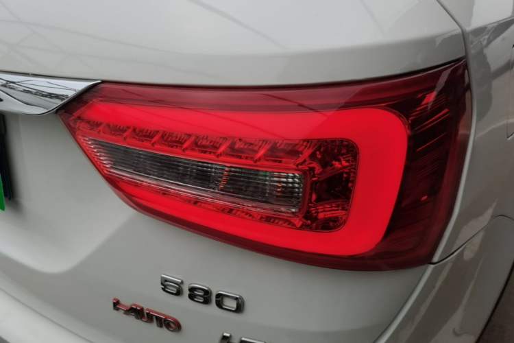 Used Dongfeng Fengon 580 2018 1.5T CVT Luxury Model Right Rear Taillight