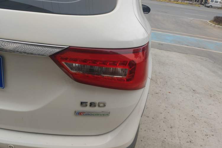 Used Dongfeng Fengon 580 2018 1.8L Manual Comfort Model Right Rear Taillight