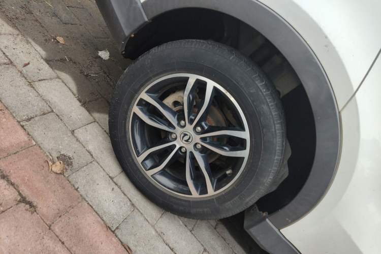 Used Dongfeng Fengon 580 2018 Revised Version 1.5T CVT Luxury Edition Right Rear Wheel Hub