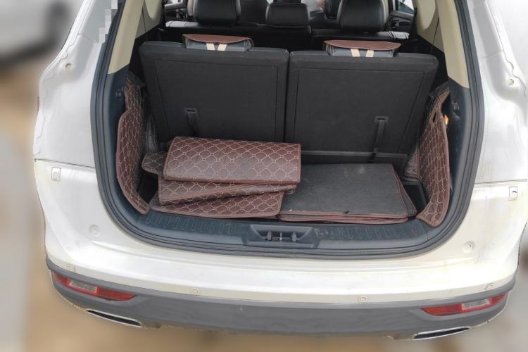 Used Dongfeng Fengon 580 2018 1.5T Manual Luxury Model Trunk