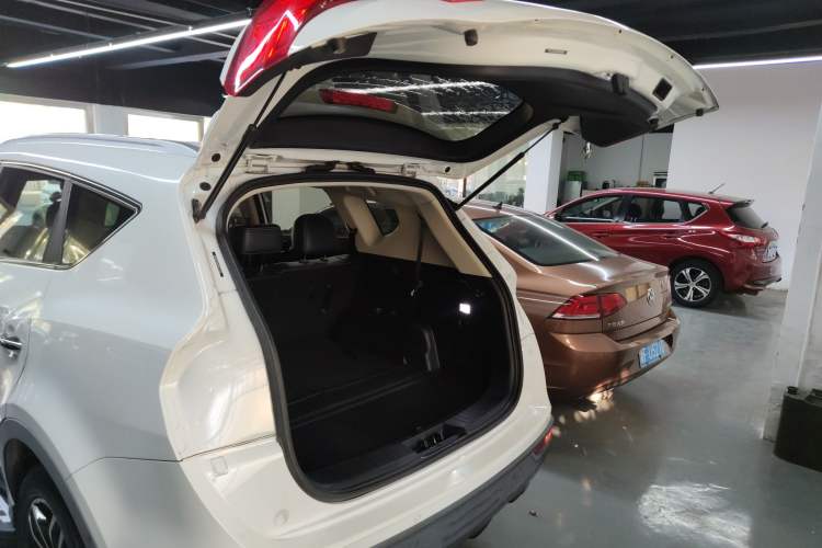 Used Dongfeng Fengon 580 2018 1.5T CVT Luxury Model Trunk