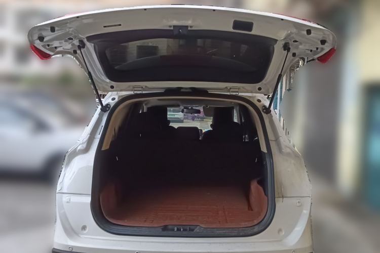 Used Dongfeng Fengon 580 2018 1.5T Manual Smart Edition Trunk