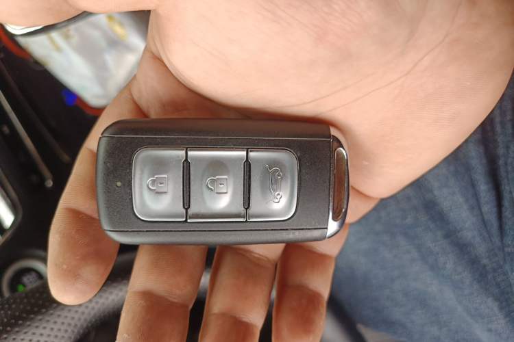 Used Dongfeng Fengon 580 2018 1.5T CVT Smart Connectivity Version Vehicle Key