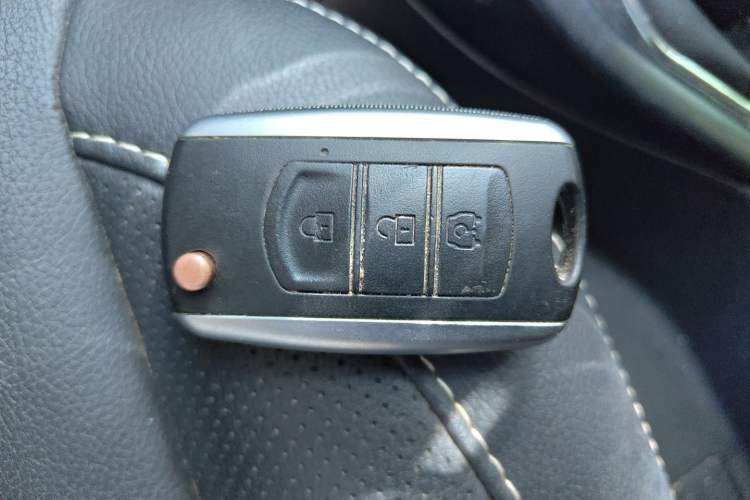 Used Dongfeng Fengon 580 2018 Revised Version 1.8L Manual Comfort Edition Vehicle Key