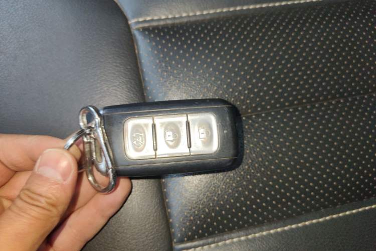 Used Dongfeng Fengon 580 2018 Revised Version 1.5T CVT Luxury Edition Vehicle Key