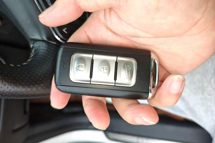 Used Dongfeng Fengon 580 2018 1.5T CVT Smart Connectivity Version Vehicle Key