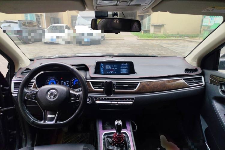 Used Dongfeng Fengon 580 2020 1.5T Manual Luxury Version Center Console