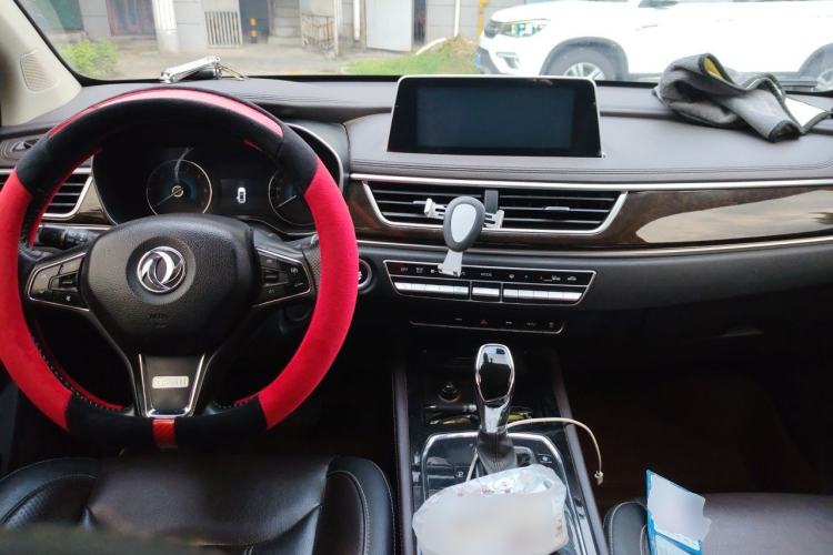 Used Dongfeng Fengon 580 2020 1.5T CVT Luxury Edition Center Console