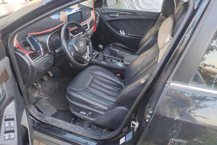 Used Dongfeng Fengon 580 2020 1.5T Manual Luxury Version Driver Seat