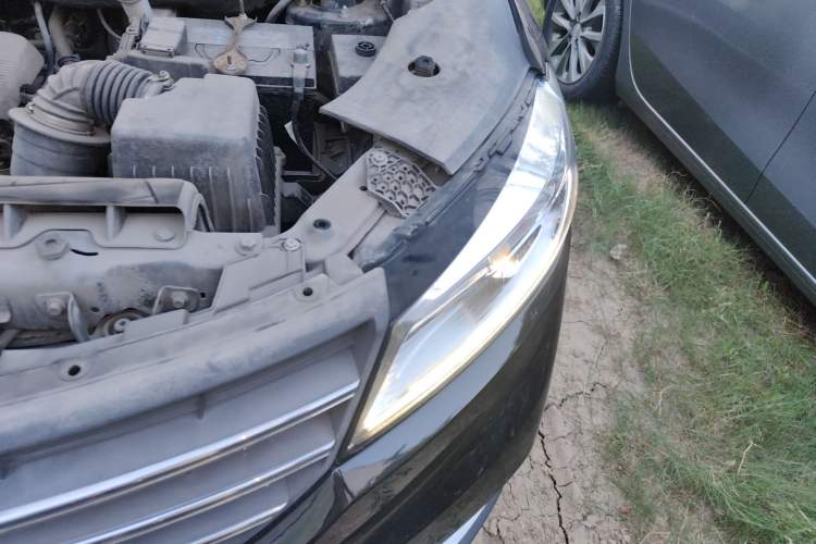 Used Dongfeng Fengon 580 2020 1.5T Manual Luxury Version Engine Bay Left