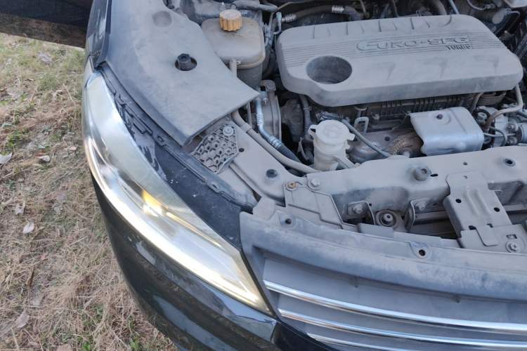 Used Dongfeng Fengon 580 2020 1.5T Manual Luxury Version Engine Bay Right