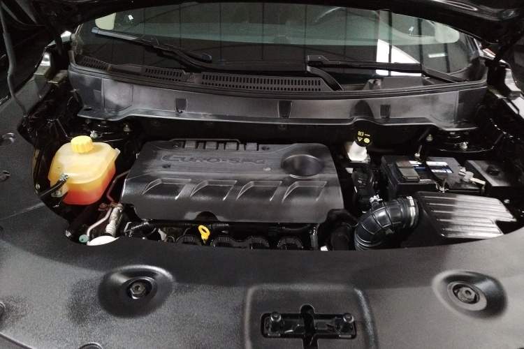 Used Dongfeng Fengon 580 2020 1.8L Manual Comfort Model Engine Bay