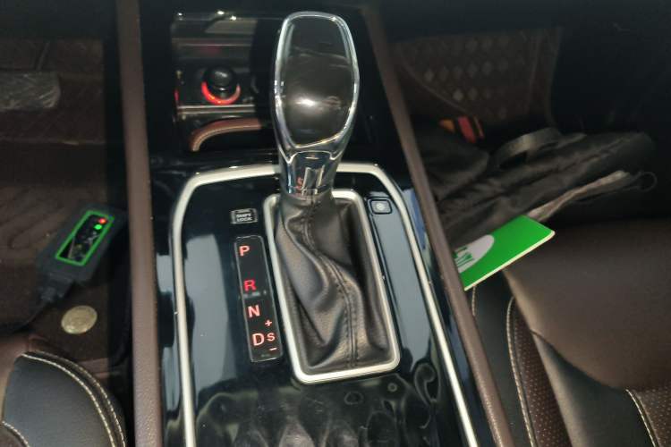 Used Dongfeng Fengon 580 2020 1.5T CVT Luxury Edition Gear Lever