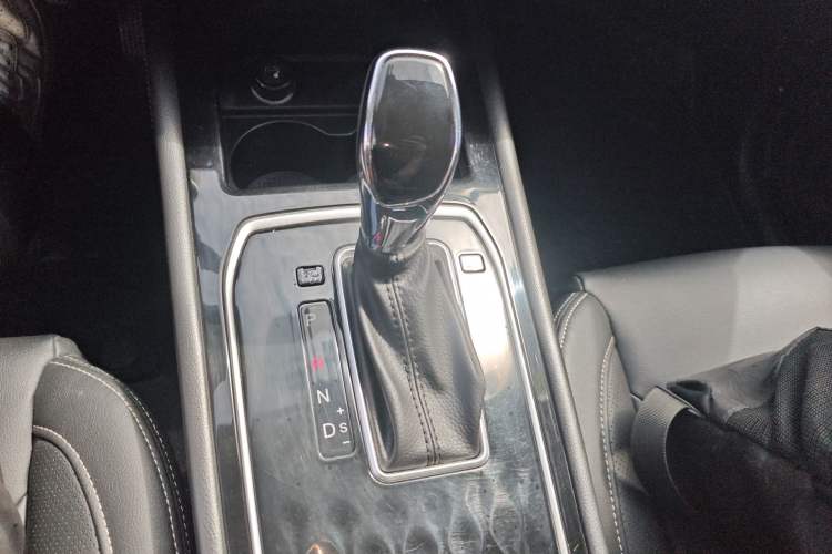 Used Dongfeng Fengon 580 2020 1.5T CVT Luxury Edition Gear Lever