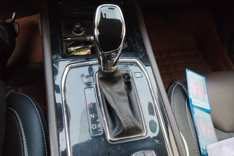 Used Dongfeng Fengon 580 2020 1.5T CVT Luxury Edition Gear Lever