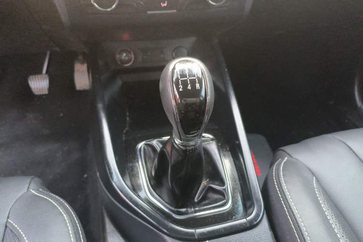 Used Dongfeng Fengon 580 2020 1.8L Manual Comfort Model Gear Lever