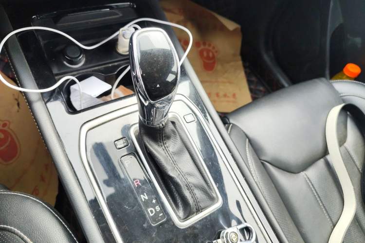 Used Dongfeng Fengon 580 2020 1.5T CVT Luxury Edition Gear Lever