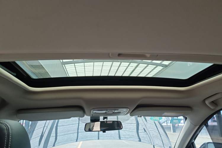 Used Dongfeng Fengon 580 2020 1.5T Manual Luxury Version Headliner