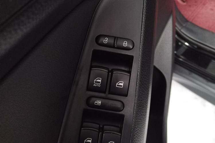 Used Dongfeng Fengon 580 2020 1.8L Manual Comfort Model Interior 11