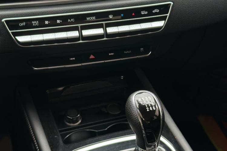 Used Dongfeng Fengon 580 2020 1.5T Manual Luxury Version Interior 2