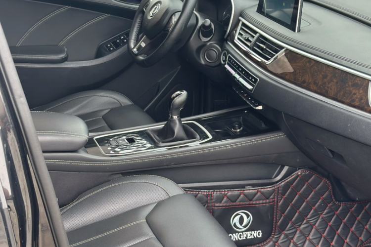 Used Dongfeng Fengon 580 2020 1.5T Manual Luxury Version Interior 4