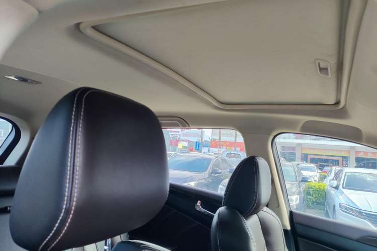 Used Dongfeng Fengon 580 2020 1.5T CVT Luxury Edition Interior 4